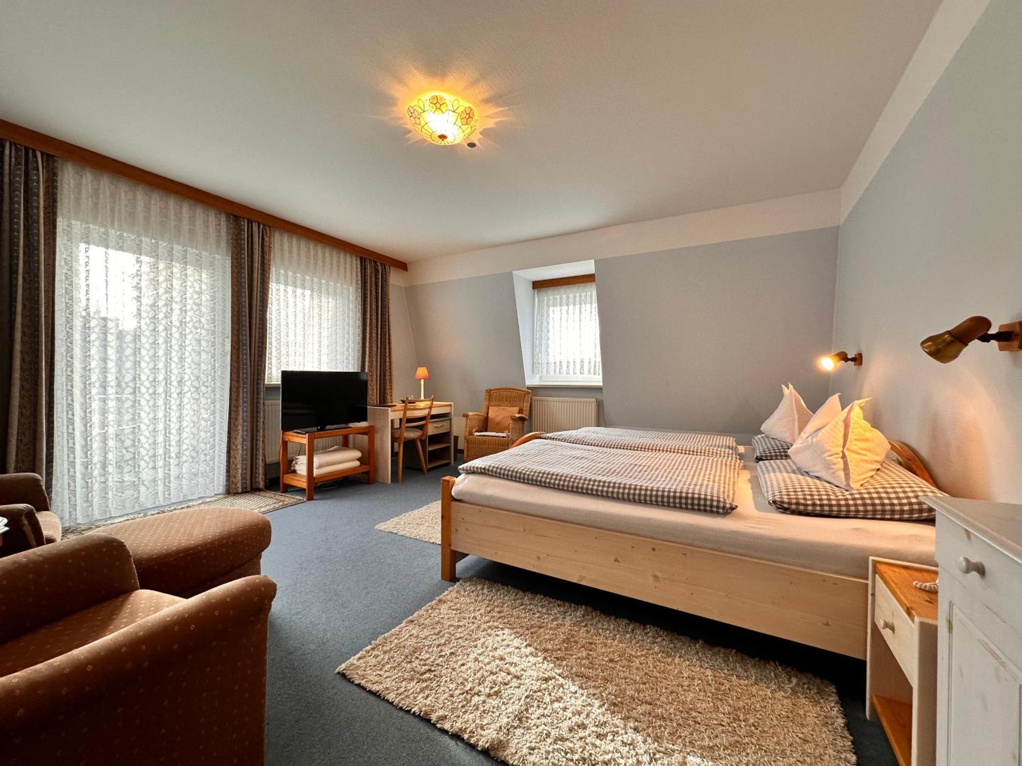 Pension Zum Loewen, Parkplatz, Fruehstueck, Wlan, Zentral Bad Steben Εξωτερικό φωτογραφία